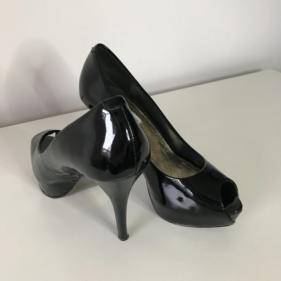 Steve Madden Black Open-Toe Patent Leather Pumps - Picture 4 of 6